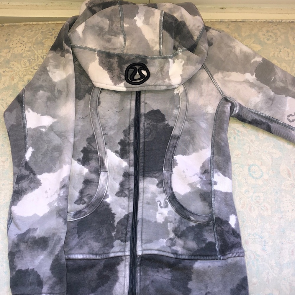 Size 2 lululemon scuba hoodie
